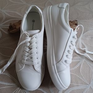 Yolanda ZULA White Sneakers!